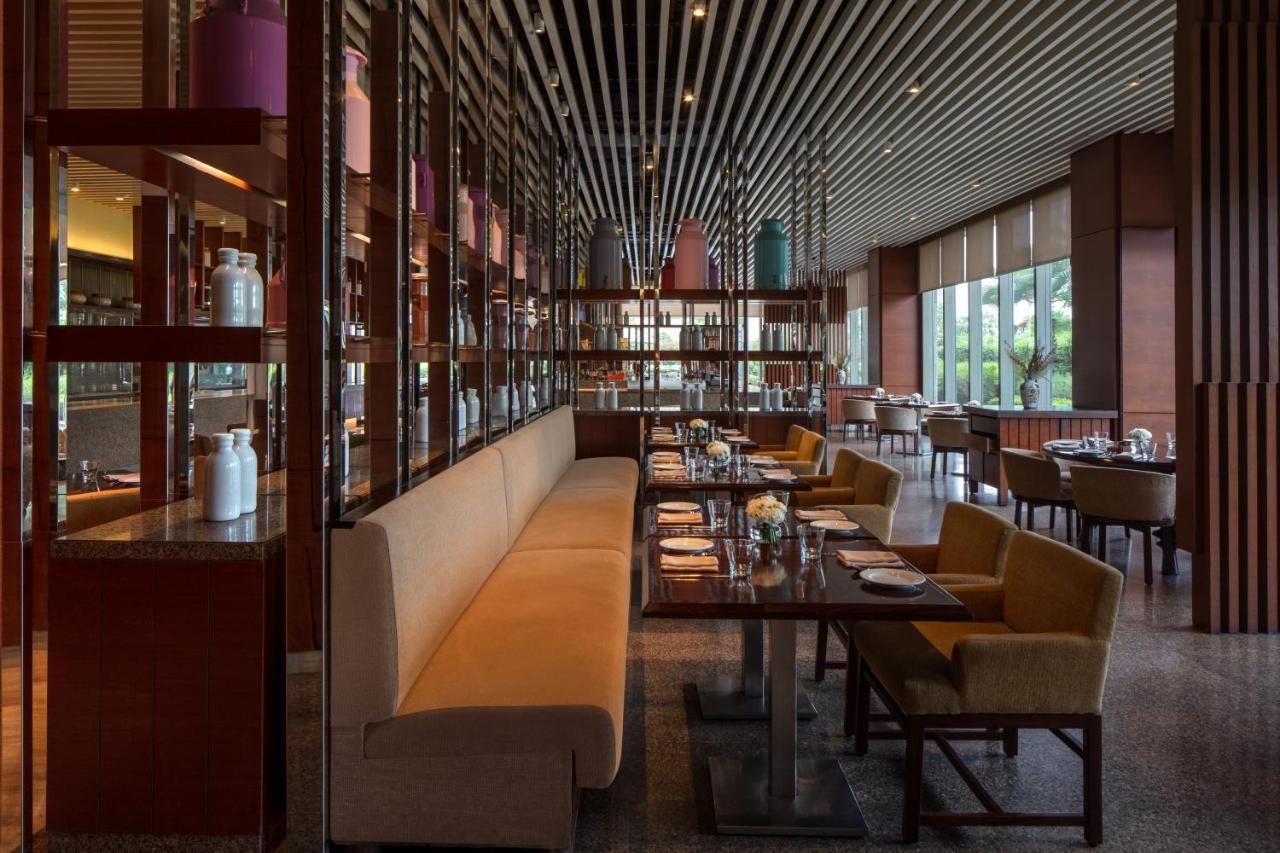 하얏트 리젠시 찬디가르 Chandīgarh 외부 사진 The restaurant