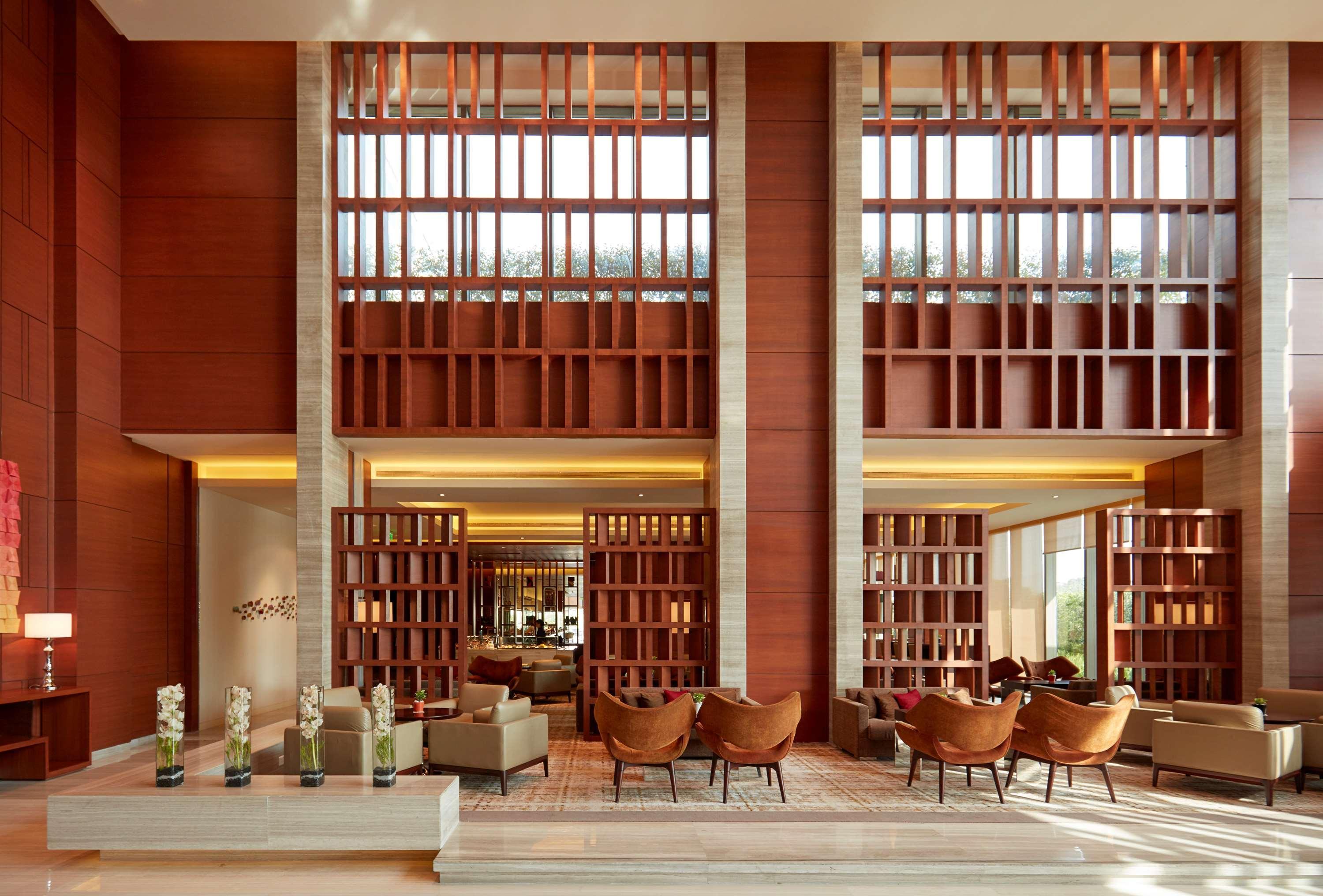 하얏트 리젠시 찬디가르 Chandīgarh 외부 사진 The lobby of the hotel