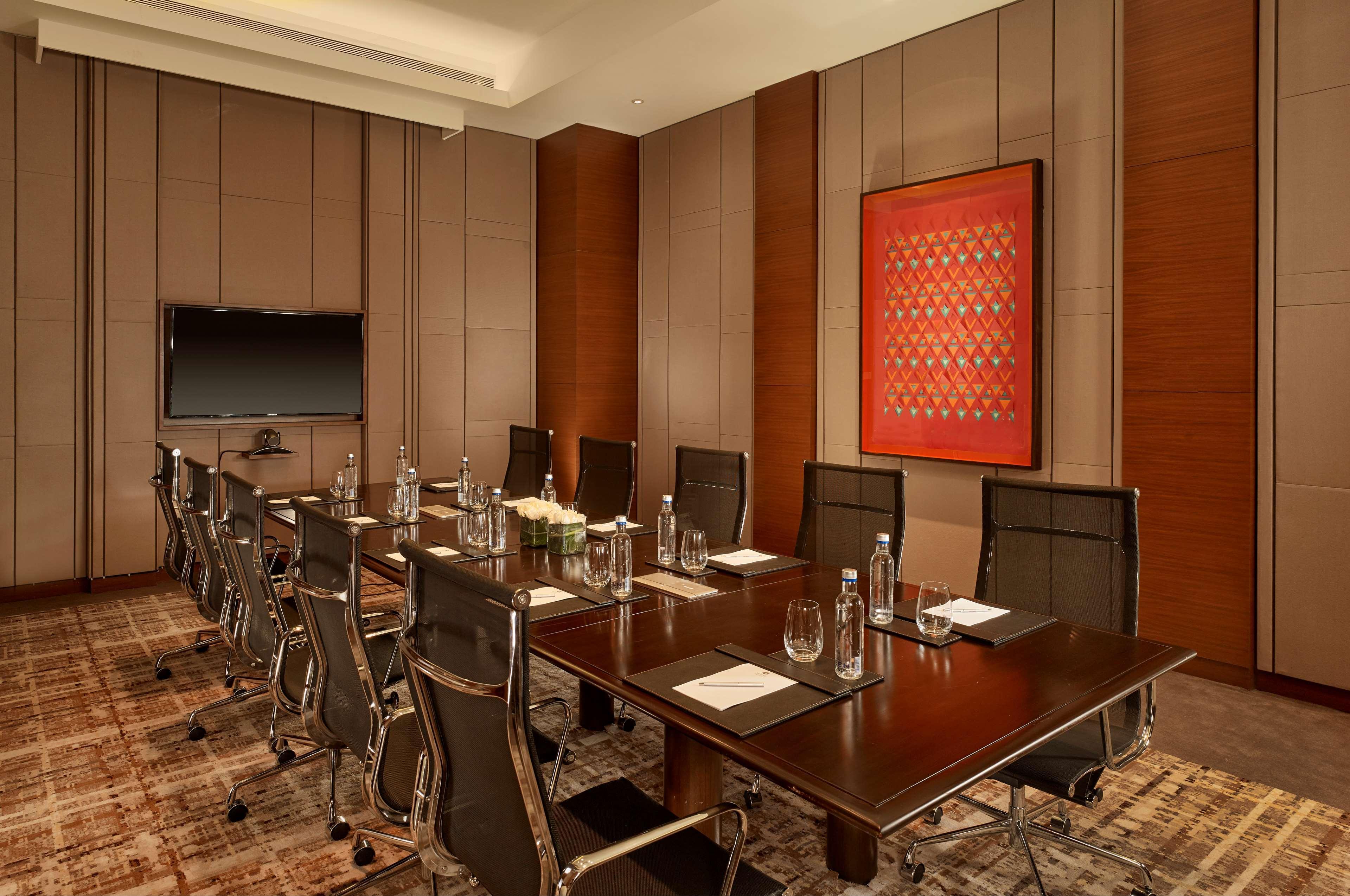 하얏트 리젠시 찬디가르 Chandīgarh 외부 사진 A boardroom at the Taj Mahal Palace, Mumbai, India