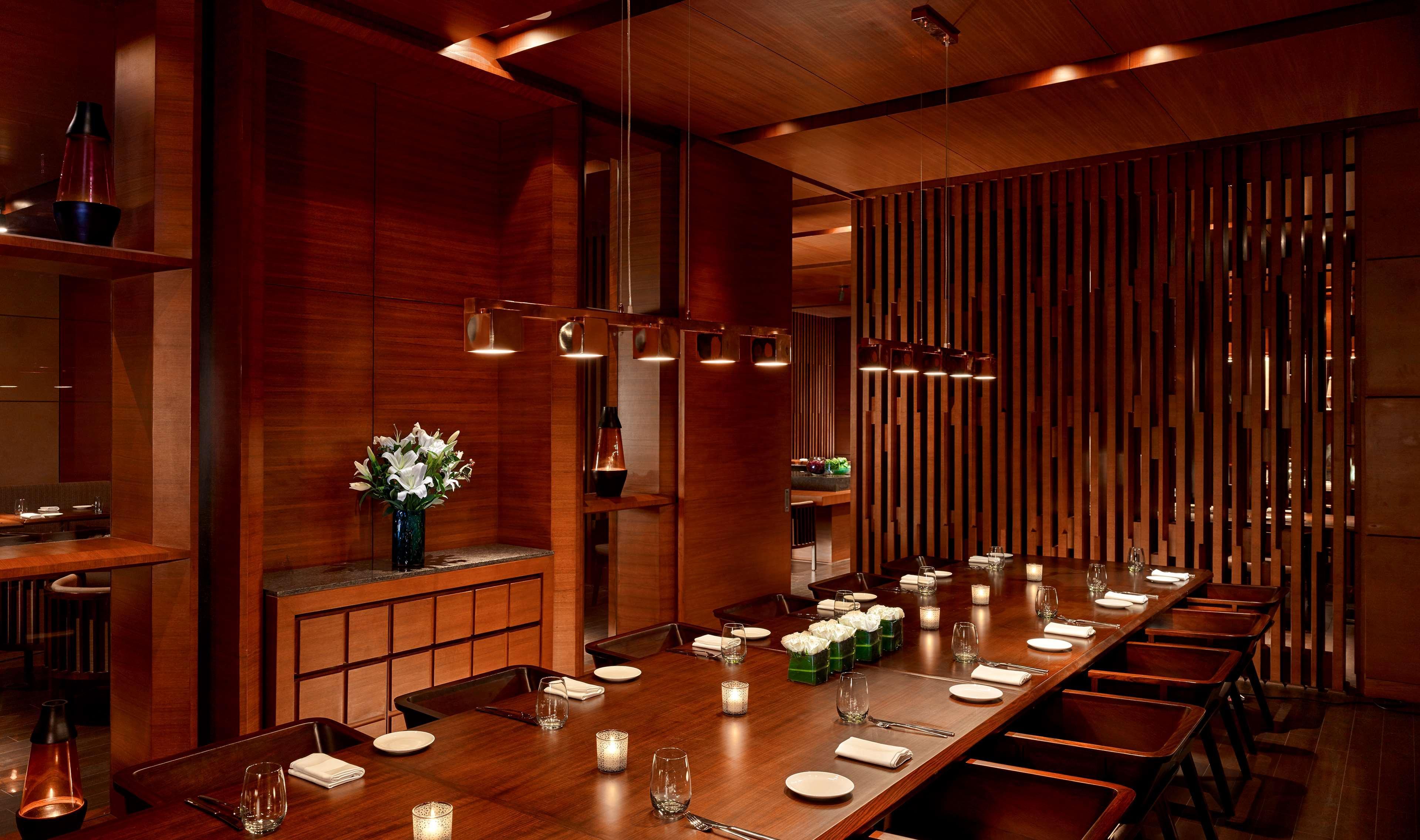 하얏트 리젠시 찬디가르 Chandīgarh 외부 사진 The interior of the restaurant
